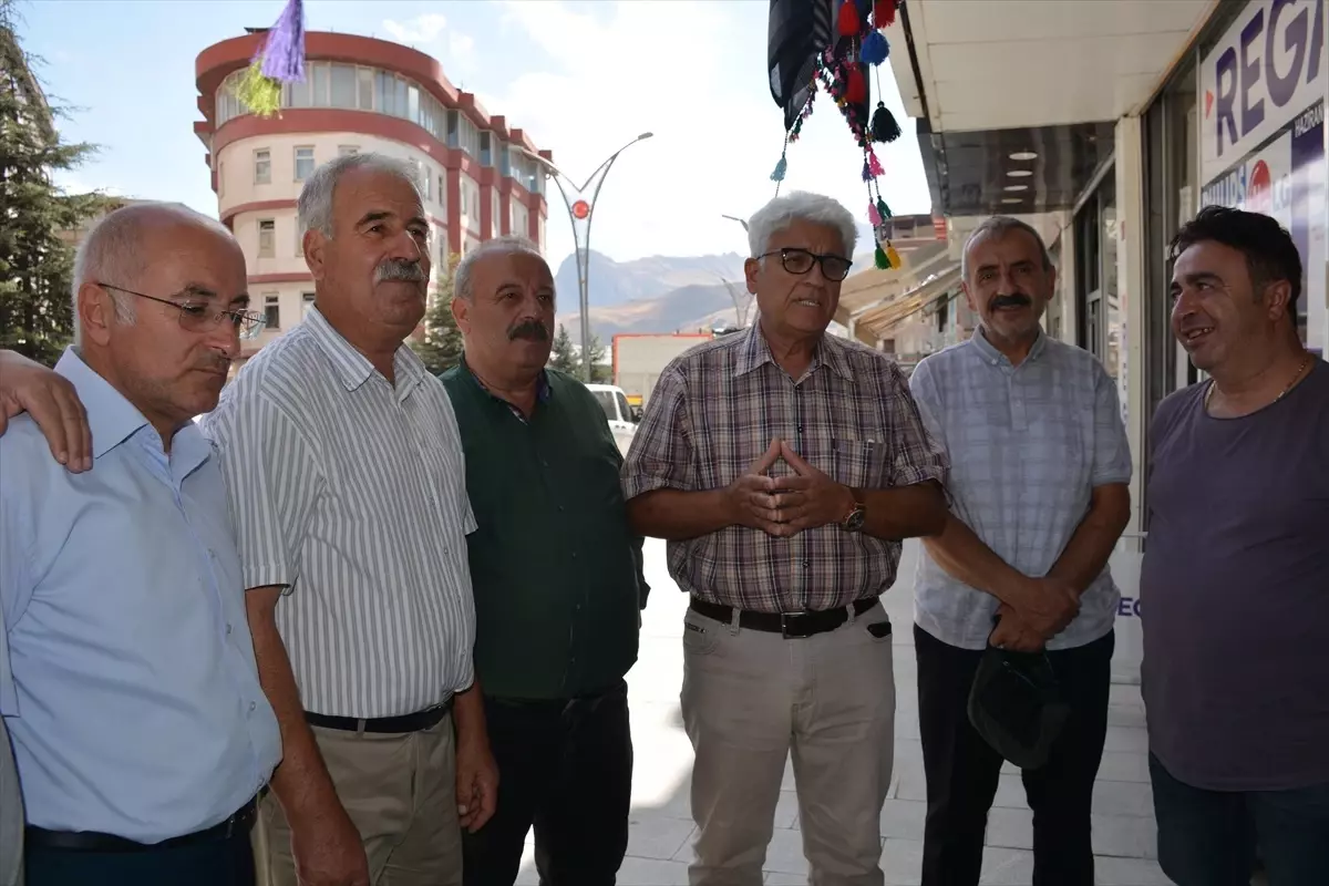 Emekli Öğretmen Osman Sayak, Yıllar Sonra Hakkari’deki Öğrencileriyle Buluştu