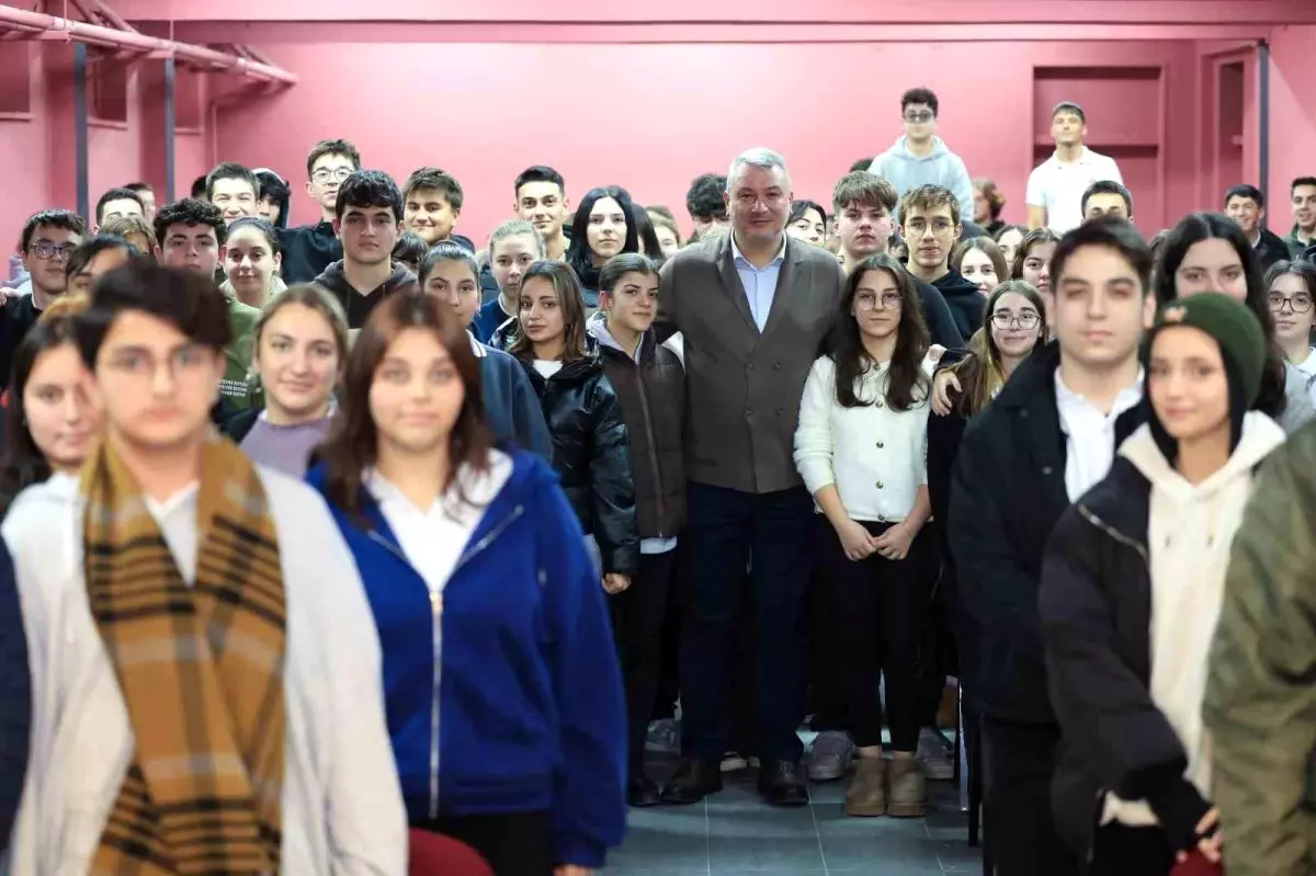 Serdivan’da Kariyer Günleri: Başkan Çelik Gençlerle Buluştu