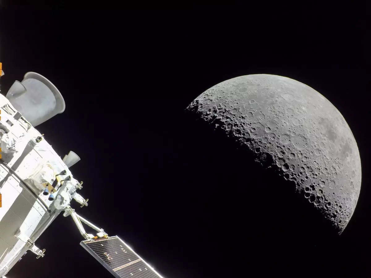 NASA, Ay’a dönüş tarihini erteledi
