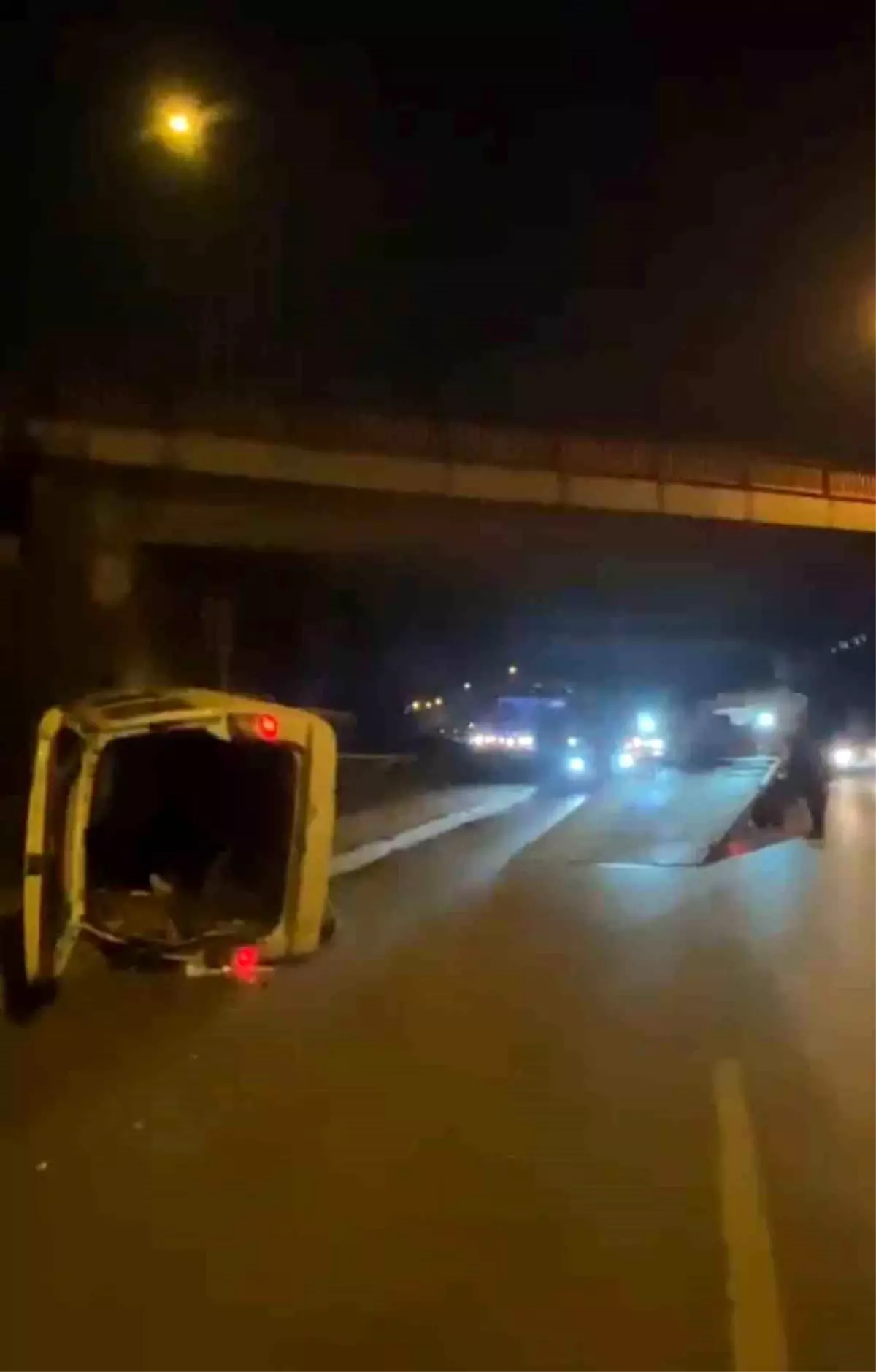 Eskişehir’de Minibüs Devrildi, Sürücü Ağır Yaralandı