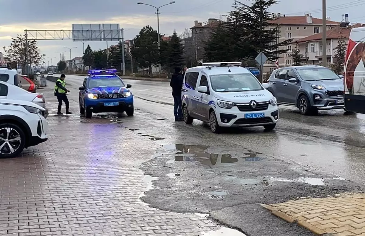 Kulu’da Plakasız Araç Kaçtı, Polis Yakaladı