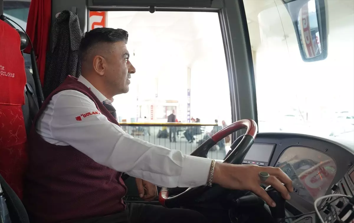 Otobüste Etsiz Çiğ Köfte İkramı