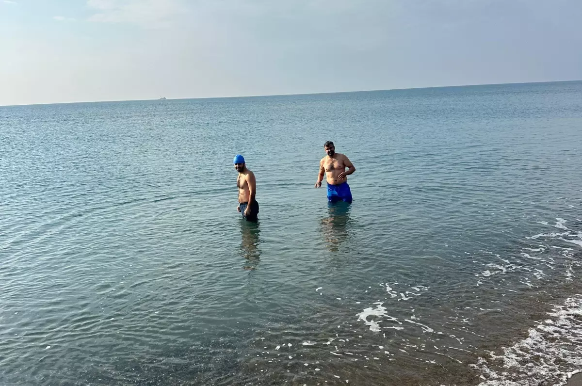 Soğuk Hava Hiçbir Şey Değil: Samandağ’da Cesur Yüzücüler