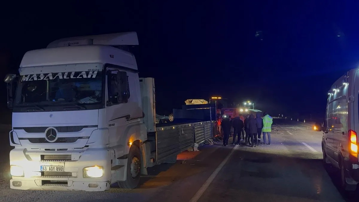 Bitlis’te kaçak göçmenleri taşıyan TIR devrildi: 1 ölü, 4 yaralı