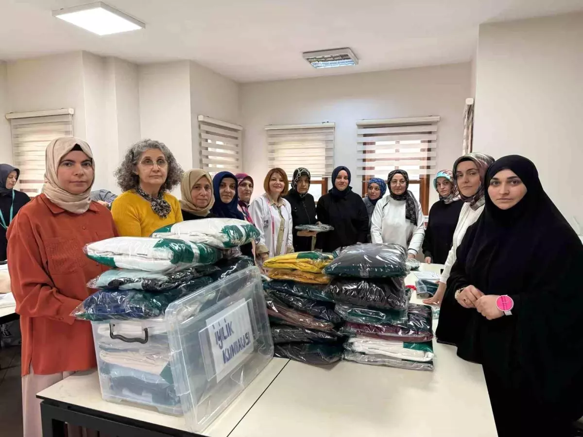 Pendik’te İhtiyaç Sahiplerine Bayramlık Eşofmanlar Dikildi